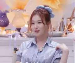 フラワー　ビッグ シュシュ 髪留め ヘアゴム ライトブルー ブルー