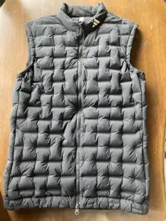 未使用　adidas 黒 キルティング ダウンベスト