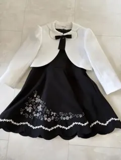 アリサナ 黒のドレスと白のジャケット