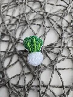 ハンドメイドꕤ︎かぶꕤ︎︎ビーズ刺繍ブローチꕤ︎︎シャーロットビーズ