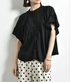 INTERPLANET/Ｖ切替タック　フリルブラウス