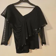 テープ使いのトップス