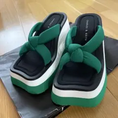 CHARLES & KEITH ウェッジ 厚底サンダルのサムネイル