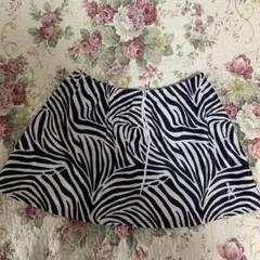 ゼブラ柄リバーシブルスコート