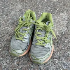 asics スニーカー(23.5cm)美品