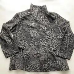 スタンドカラーシャツ 黒とグレーのパターン