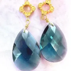 ダークティールクリスタルドロップピアス