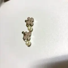 ほぼ新品！　イヤリング　お花　揺れる　パール　オシャレ