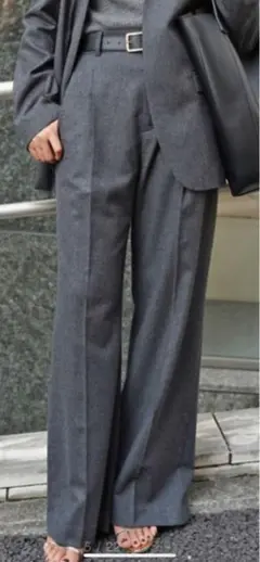 グレー スラックス