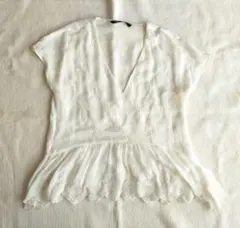 ZARA ホワイト レース付きVネックトップス