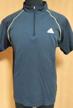 adidas ブラック ハーフジップシャツ