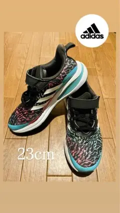 【adidas】スニーカー 23cm