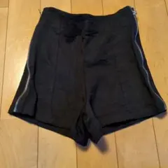 ブラックショートパンツ