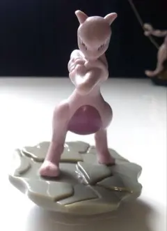 ミュウツー フィギュア マクドナルド　ハッピーセット　ポケモン