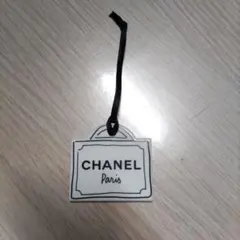 CHANEL ノベルティ チャーム ホワイト ブラックのサムネイル