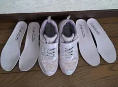 瞬足　スニーカー　22.5cm