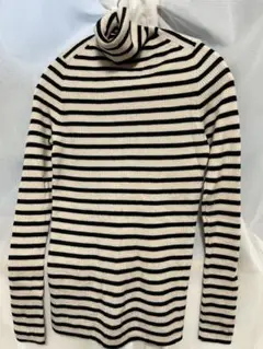 UNIQLO ストライプ タートルネック ニット