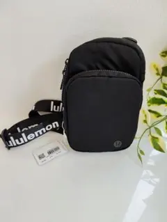 lululemon ミニショルダーバッグ　ルルレモンボディバッグ　スマホホルダーのサムネイル