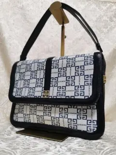 ジバンシー　GIVENCHY　2WAY　ショルダーバッグ　肩掛け　4Gロゴのサムネイル