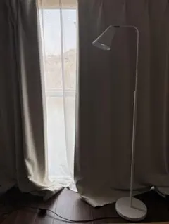 フロアライト　ホワイト　シンプル