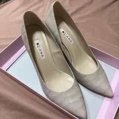 DIANA ベージュ クロコダイル型押し パンプス