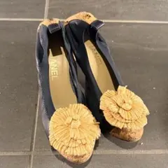 CHANEL シャネル カメリア コルクヒール パンプス ネイビー 37.5のサムネイル