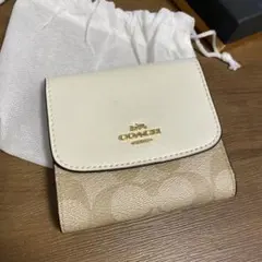 COACH 三つ折り財布 ホワイト/ベージュ