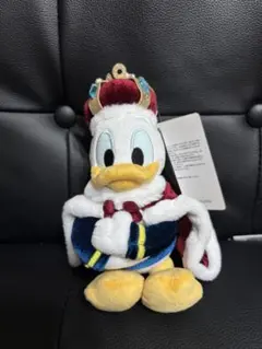 新品 ディズニーストア ドナルド ぬいぐるみ THE KING BIRTHDAY - メルカリ
