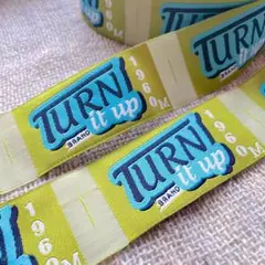 刺繍タグ　10枚セット　Turn it up 黄緑