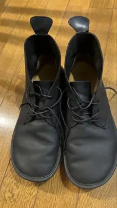 ブラックレザー チャッカブーツ　SOLESTAG