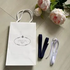 美品！PRADA ホワイト 紙袋・リボン2本セット