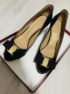 Ferragamo ブラックオープントゥパンプス　美品