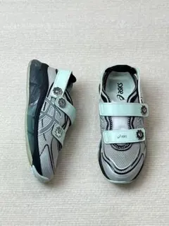 セシリーバンセン　アシックスコラボスニーカー