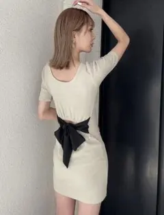 GYDA BACKリボンクルーネックワンピース