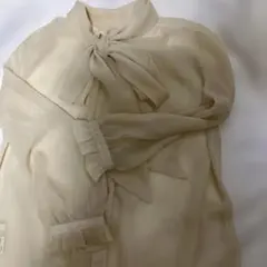 クリーム色リボン付きシースルー長袖シャツ