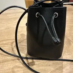 ユニクロ　レザータッチミニドローストリングショルダーバッグ