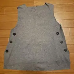 グレー ノースリーブ ベスト ３ボタン