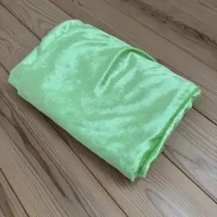 ライトグリーンサテン風生地　ティンカーベル