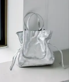 ⭐︎未使用品⭐︎【SHENERY】レザー巾着ショルダーバッグのサムネイル