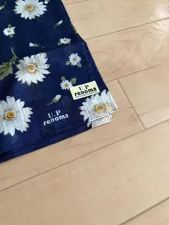 【未使用】u.p renomaハンカチ 花 ネイビー ホワイトのサムネイル