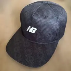 新品　New Balance キャップ ブラック　帽子のサムネイル