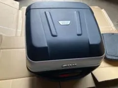 ヤマゴン様専用　GIVI(ジビ) バイク リアボックスのサムネイル
