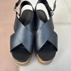 美品！　コムサイズム クロスストラップ黒サンダル コルクソール