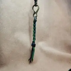 4本編み込みキーホルダー本革サドルレザー黒✕ヌメ革緑