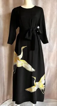 着物リメイク　黒留袖　ロングワンピース　　豪華総刺繍　金銀鶴