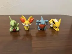 ポケモン　バスボール　フィギュア　ヨーギラス　フォッコ　フカマル　サンダース