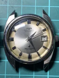 テクノス　スカイライト　ビンテージ　メンズ　自動巻き腕時計　メダリオン付き