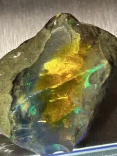 エチオピアオパール原石 34.45ct 遊色黄緑青オレンジライトブルー