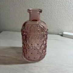 ピンクガラス花瓶 模様入り