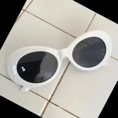 カートコバーン　オーバルサングラス　ホワイトのサムネイル